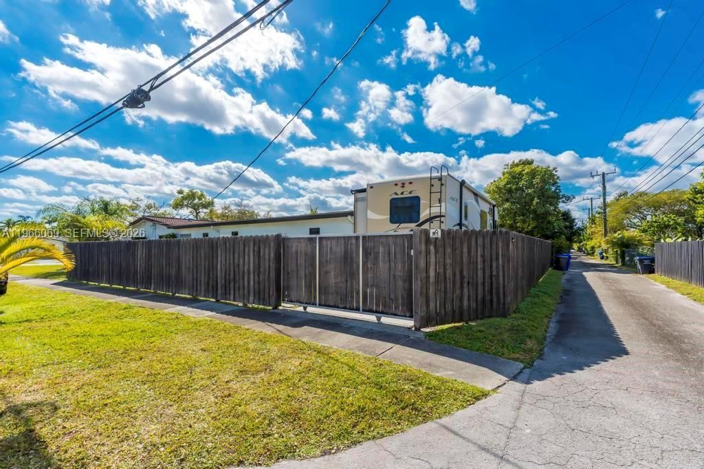 5201 Jefferson St, Hollywood, FL 33021 Photo