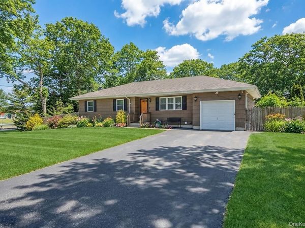 126 Floyd Road, Shirley, NY 11967