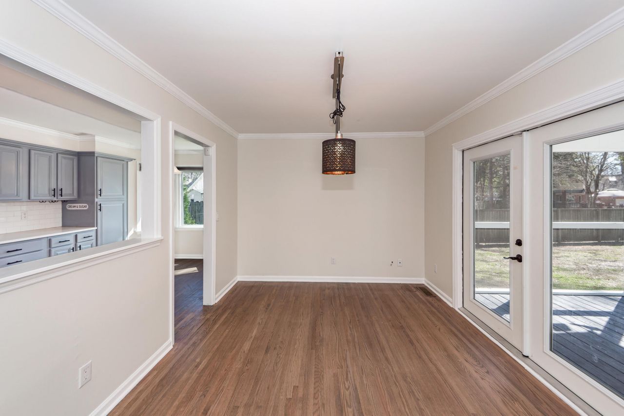 232 Knightsbridge Drive Photo 10