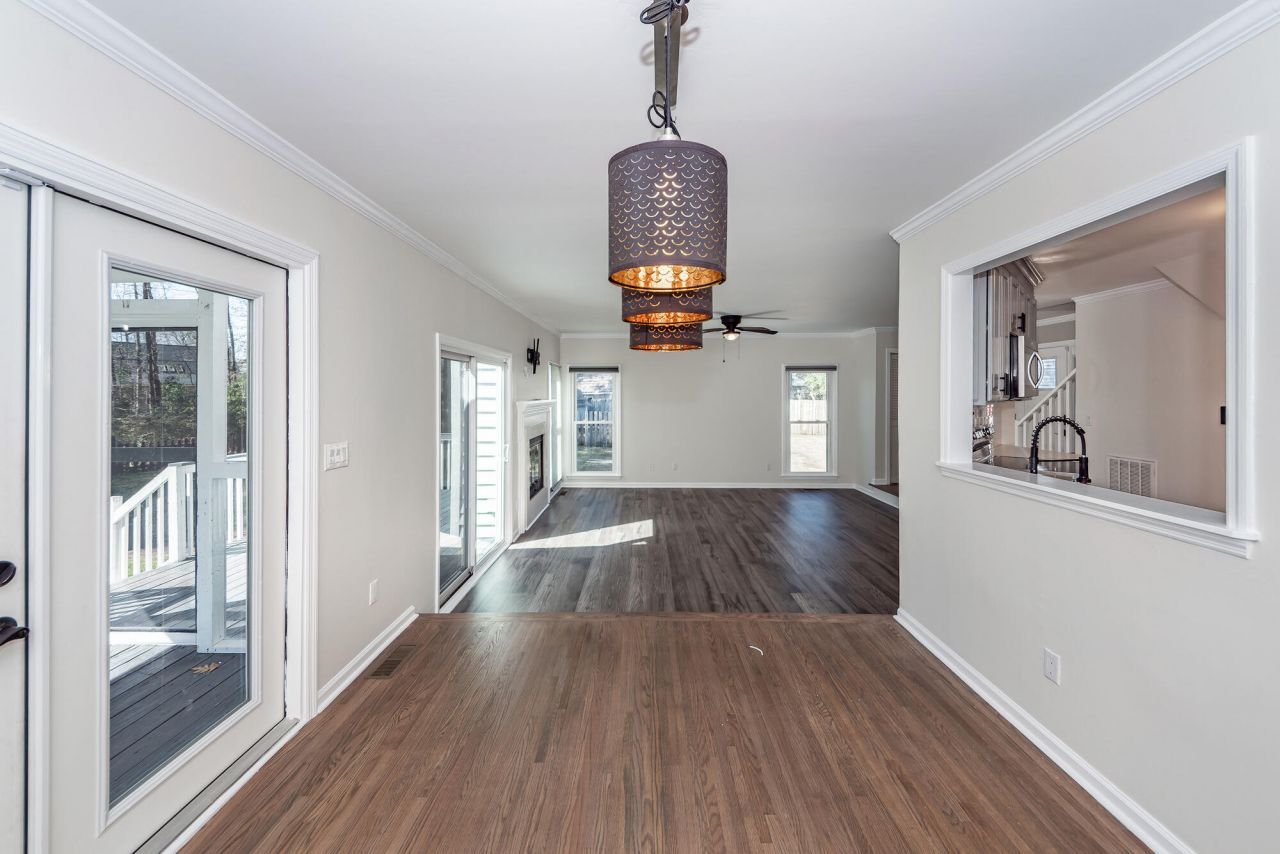 232 Knightsbridge Drive Photo 13