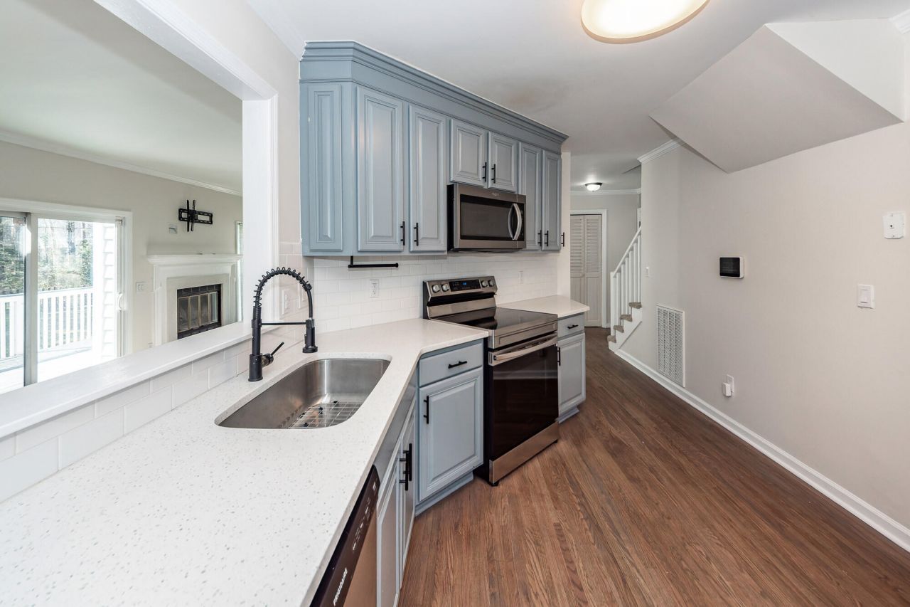 232 Knightsbridge Drive Photo 15