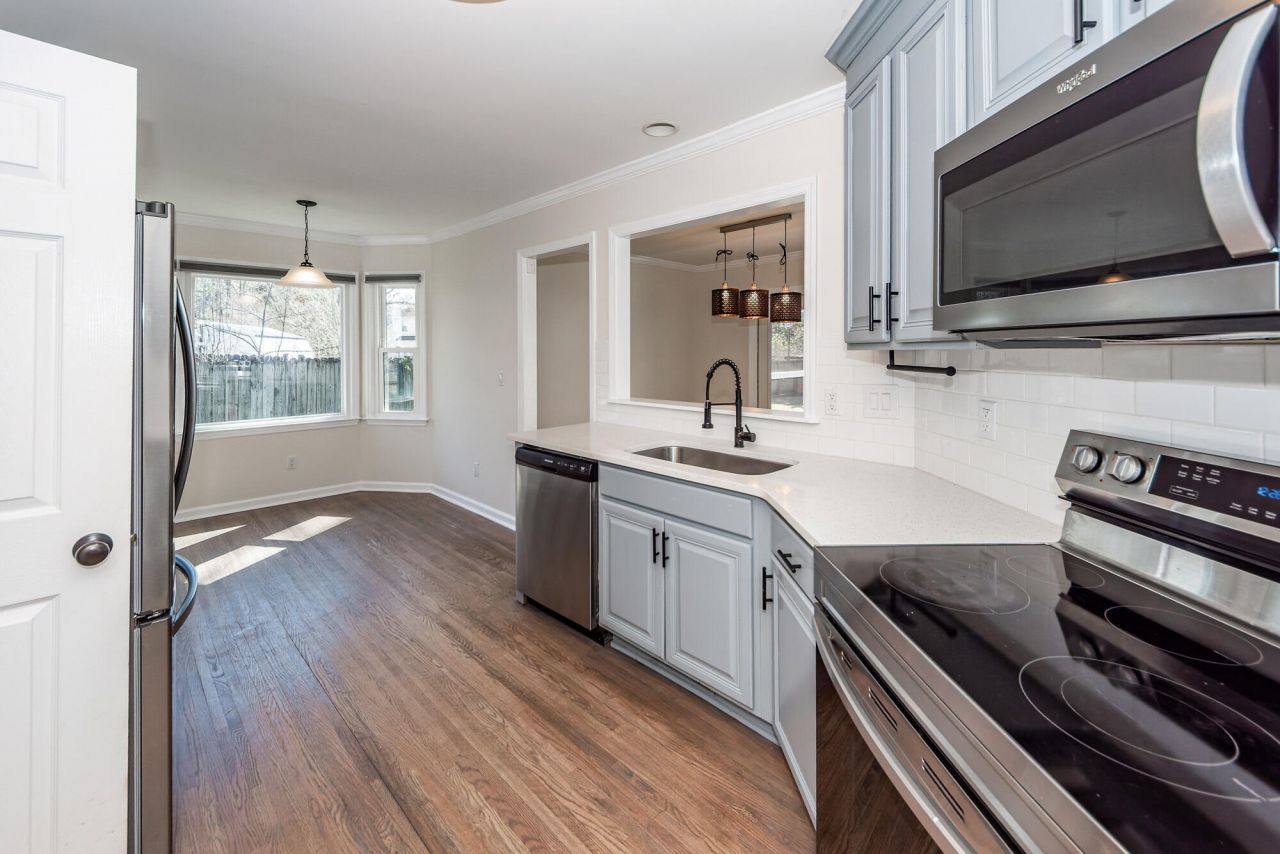 232 Knightsbridge Drive Photo 17