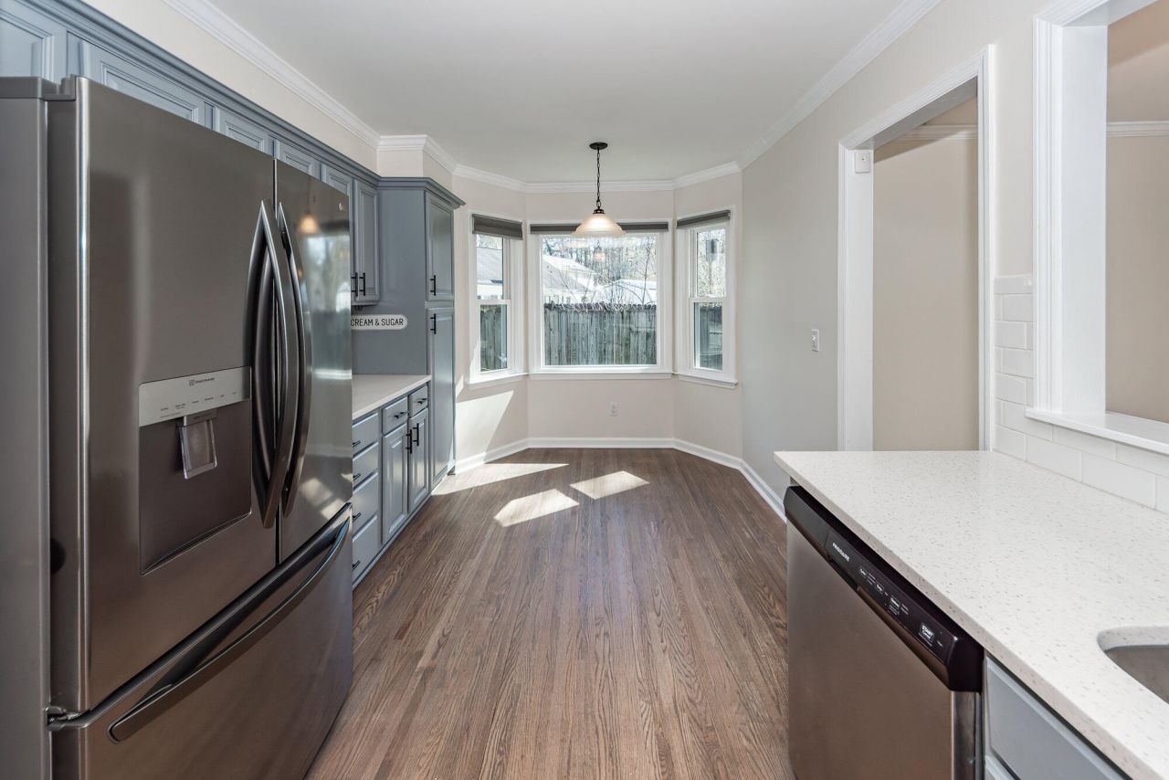 232 Knightsbridge Drive Photo 18