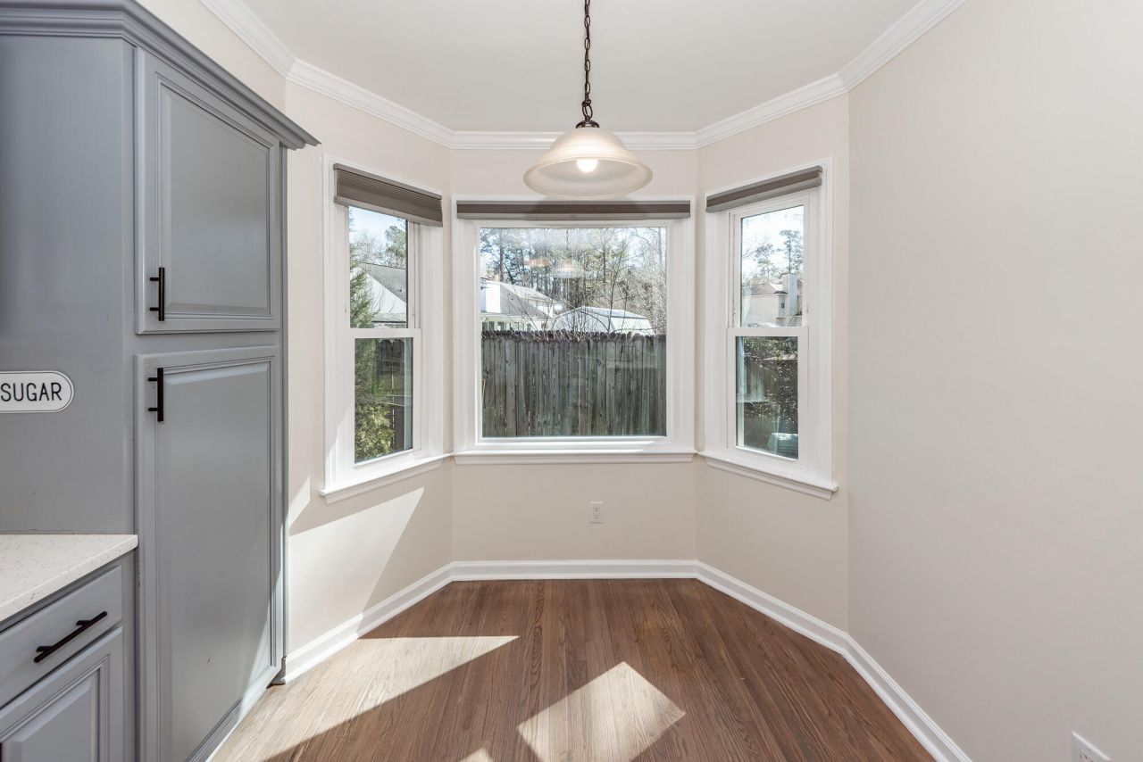 232 Knightsbridge Drive Photo 19