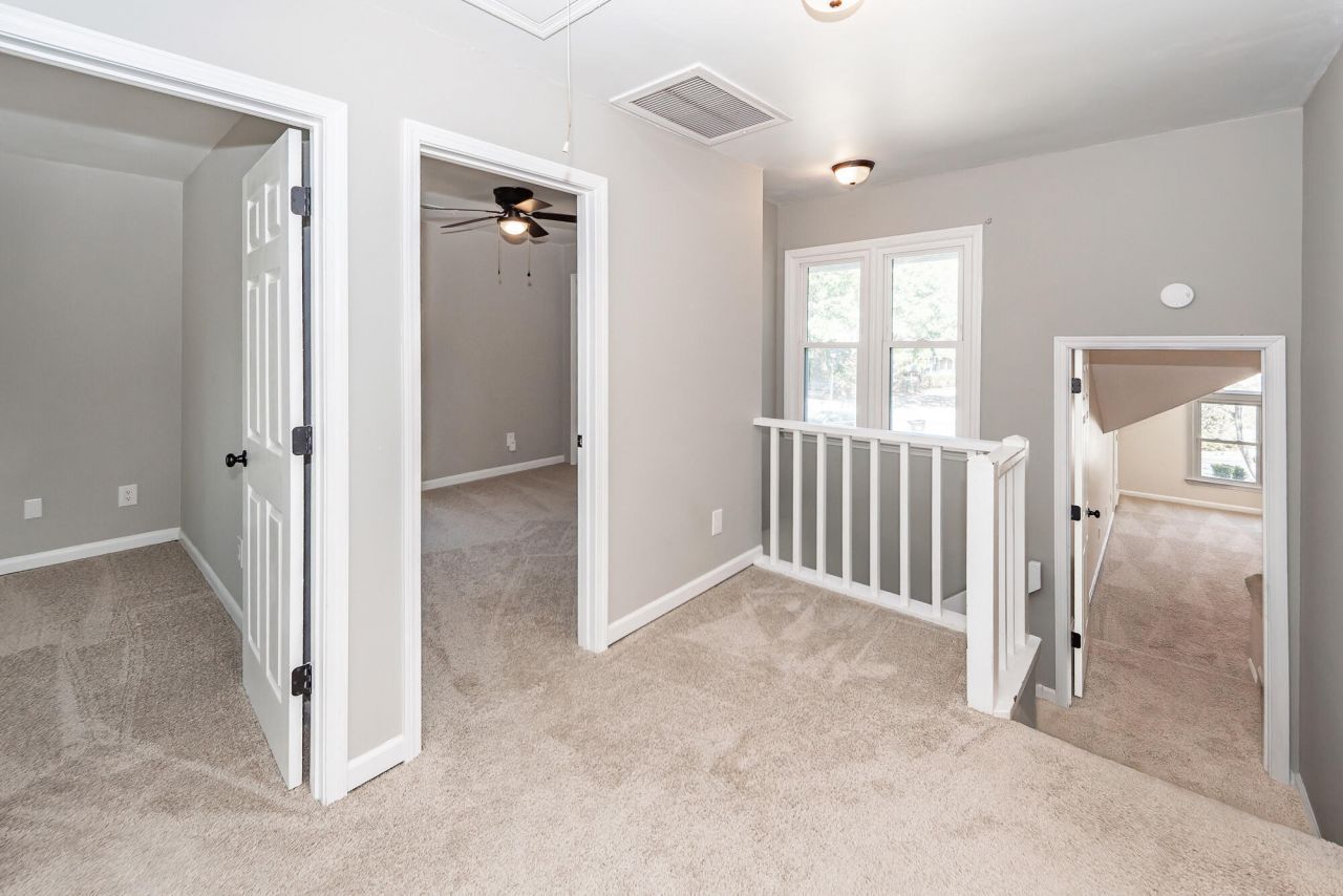 232 Knightsbridge Drive Photo 26