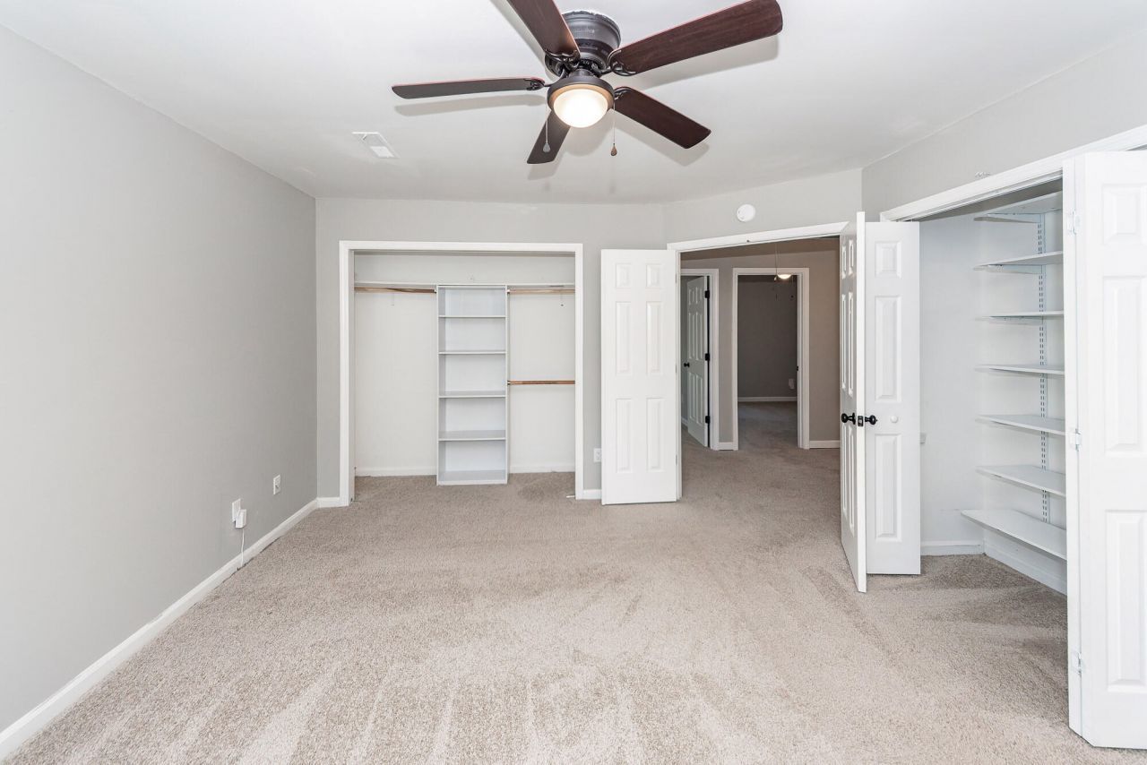 232 Knightsbridge Drive Photo 28