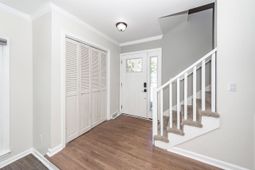 232 Knightsbridge Drive photo 4