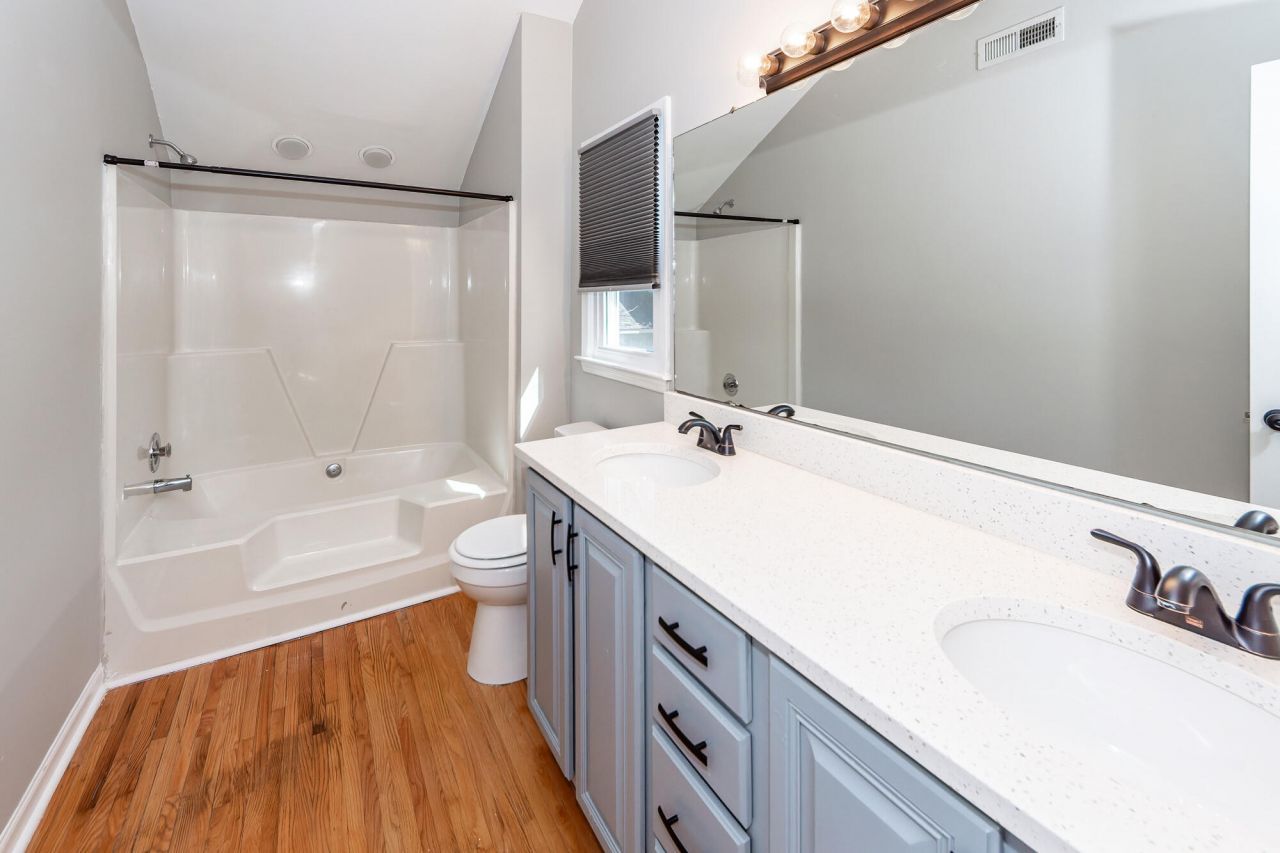 232 Knightsbridge Drive Photo 30