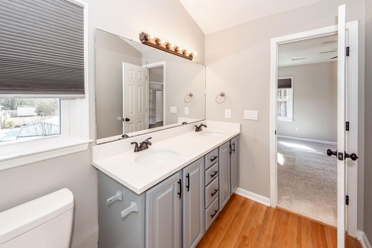 232 Knightsbridge Drive Photo 31