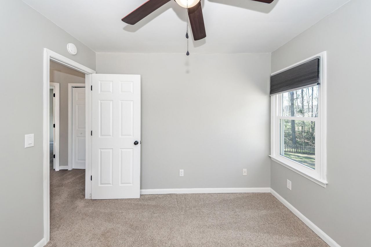 232 Knightsbridge Drive Photo 34