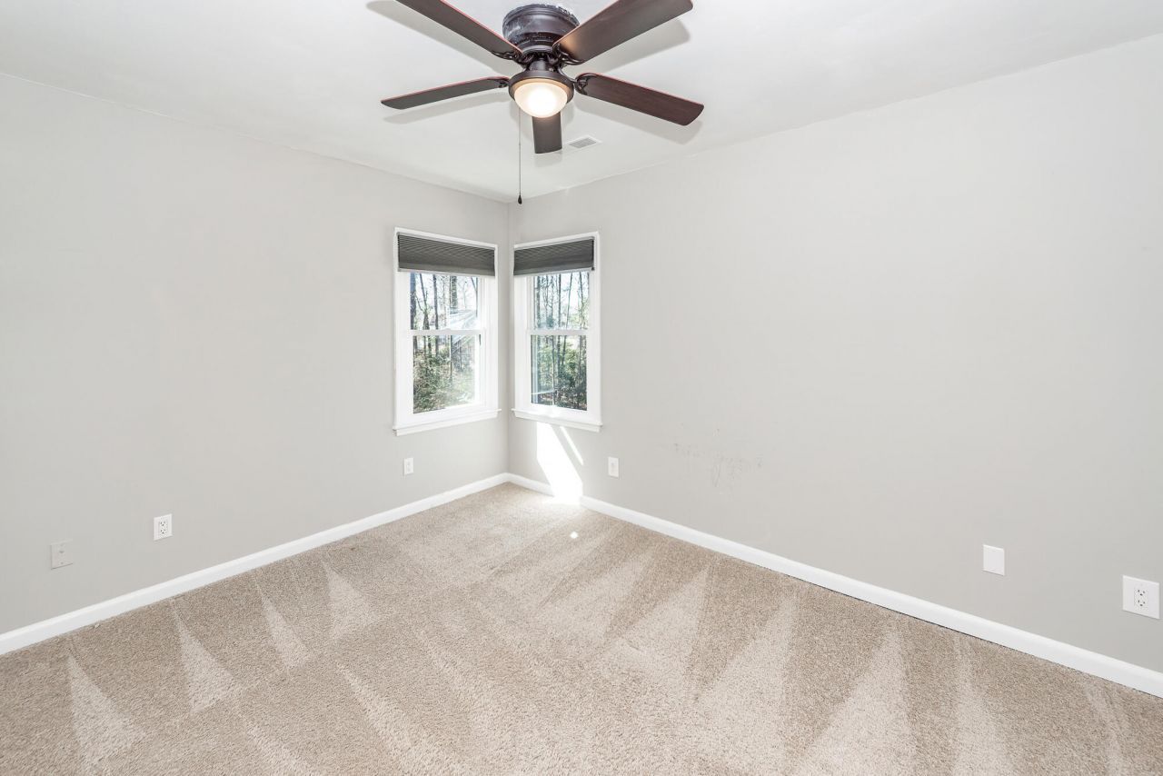 232 Knightsbridge Drive Photo 37