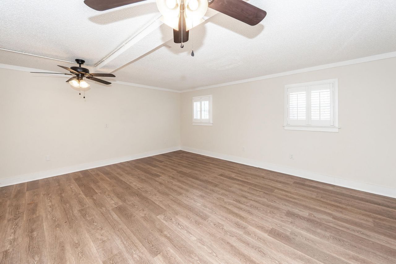 232 Knightsbridge Drive Photo 40