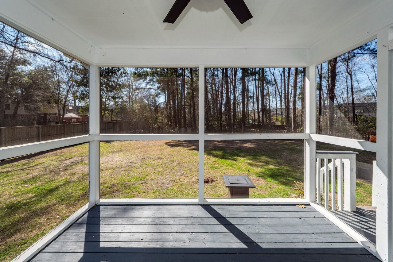 232 Knightsbridge Drive Photo 44