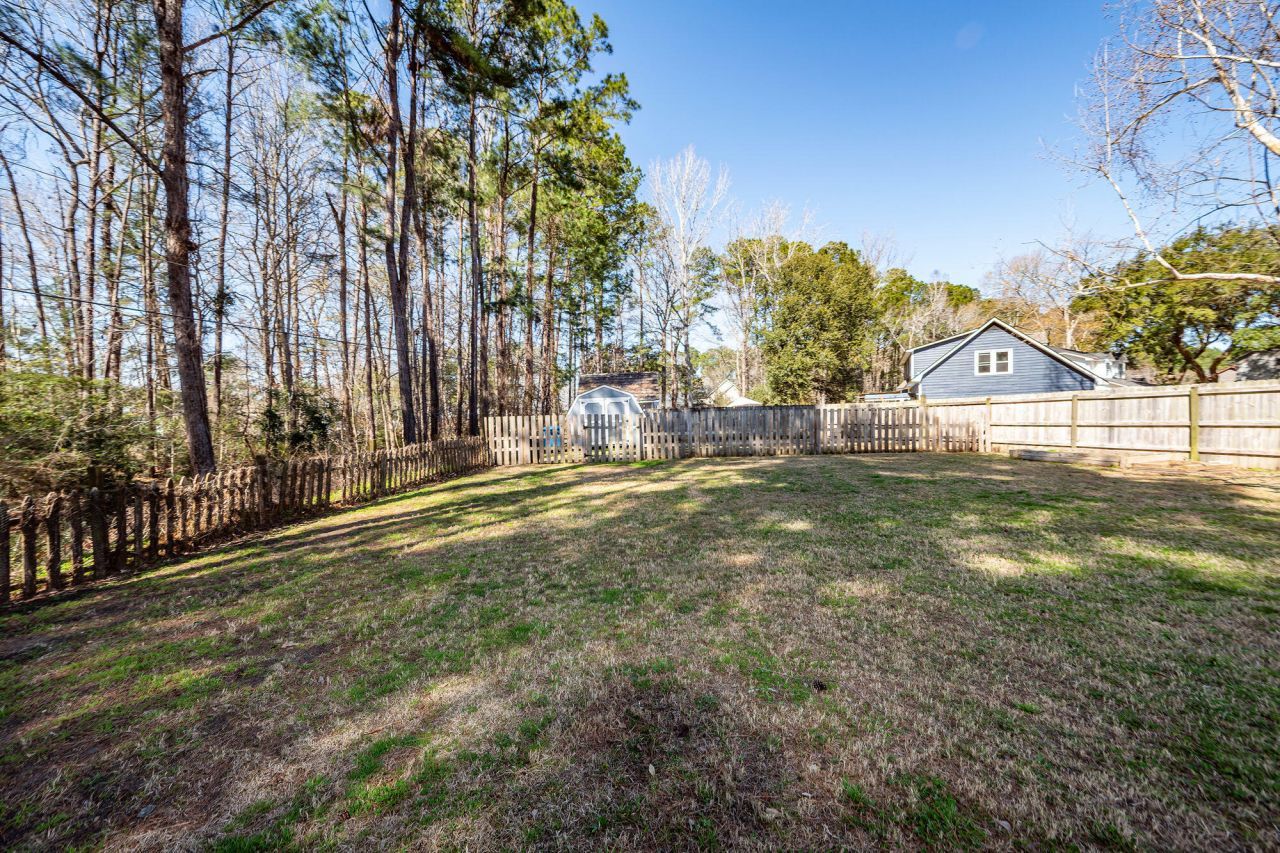 232 Knightsbridge Drive Photo 49