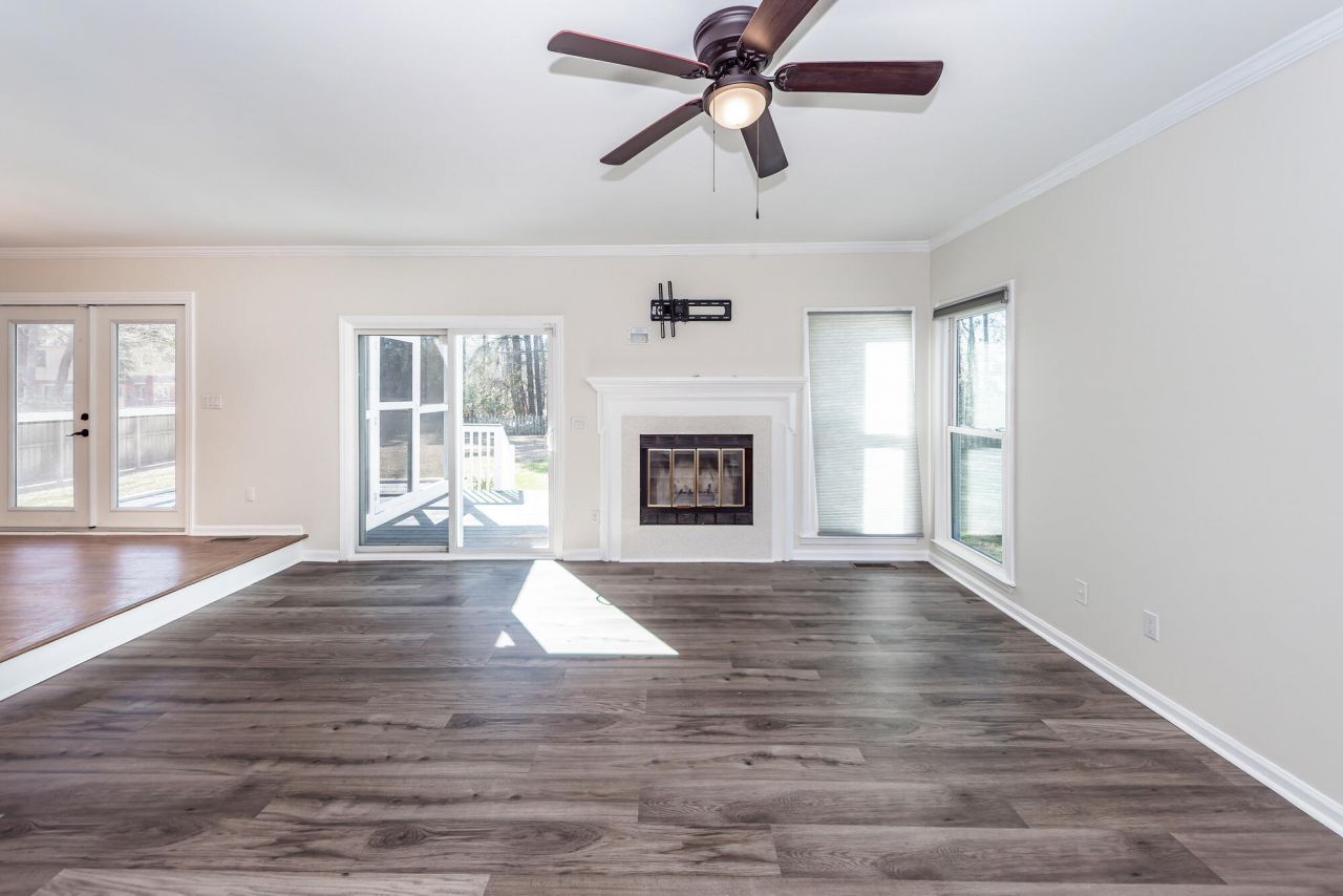 232 Knightsbridge Drive Photo 5