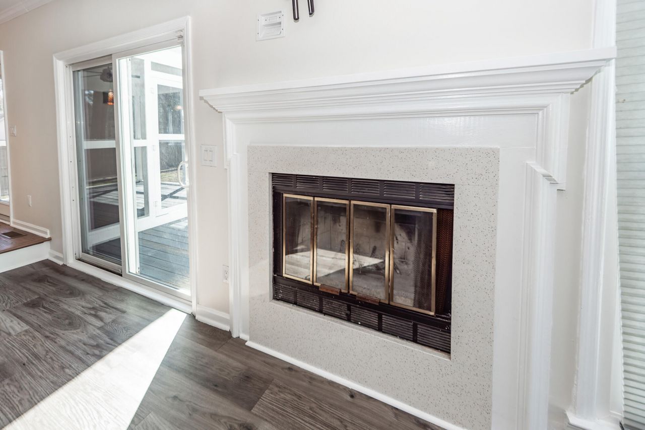 232 Knightsbridge Drive Photo 8