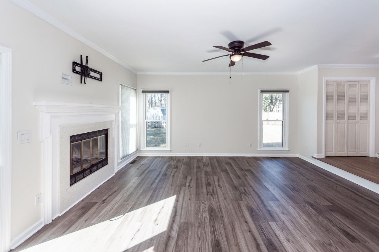 232 Knightsbridge Drive Photo 9