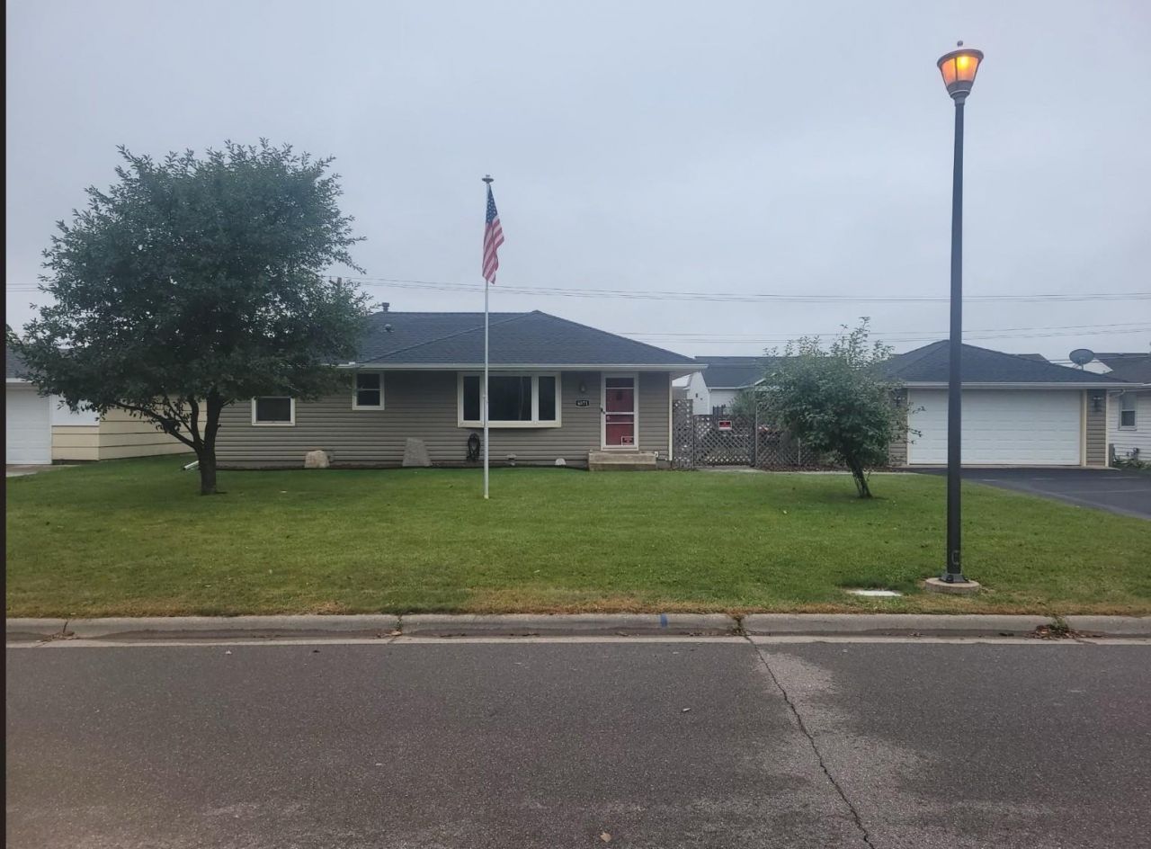 6871 90th Street S, Cottage Grove, MN 55016 Main Photo