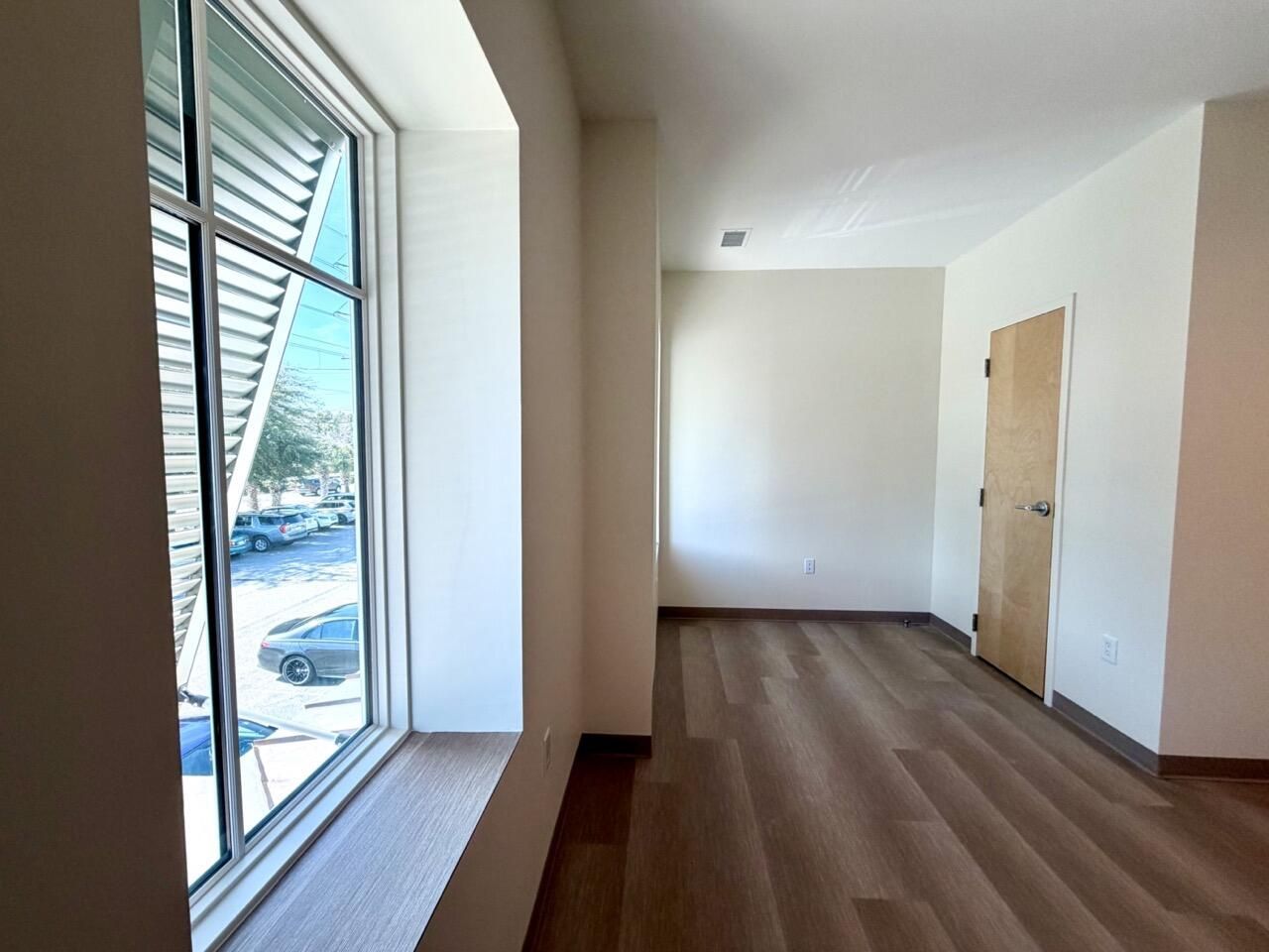 814 Johnnie Dodds Boulevard Photo 12