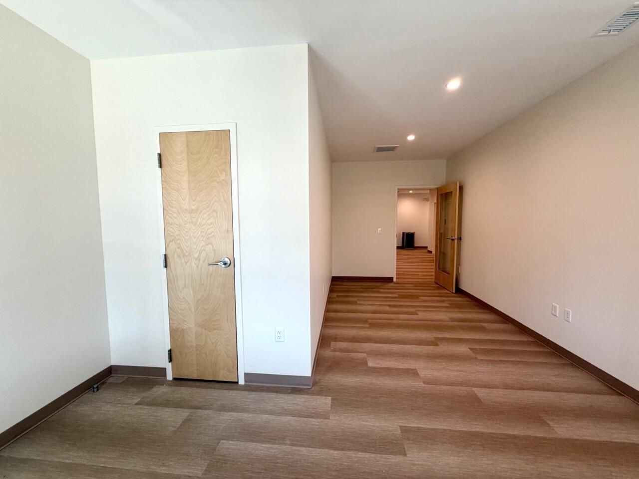 814 Johnnie Dodds Boulevard Photo 13