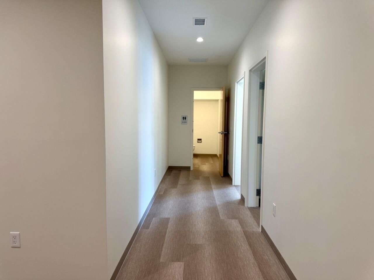 814 Johnnie Dodds Boulevard Photo 14