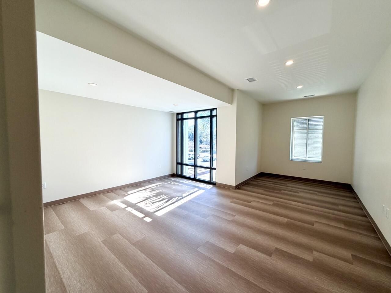 814 Johnnie Dodds Boulevard Photo 17