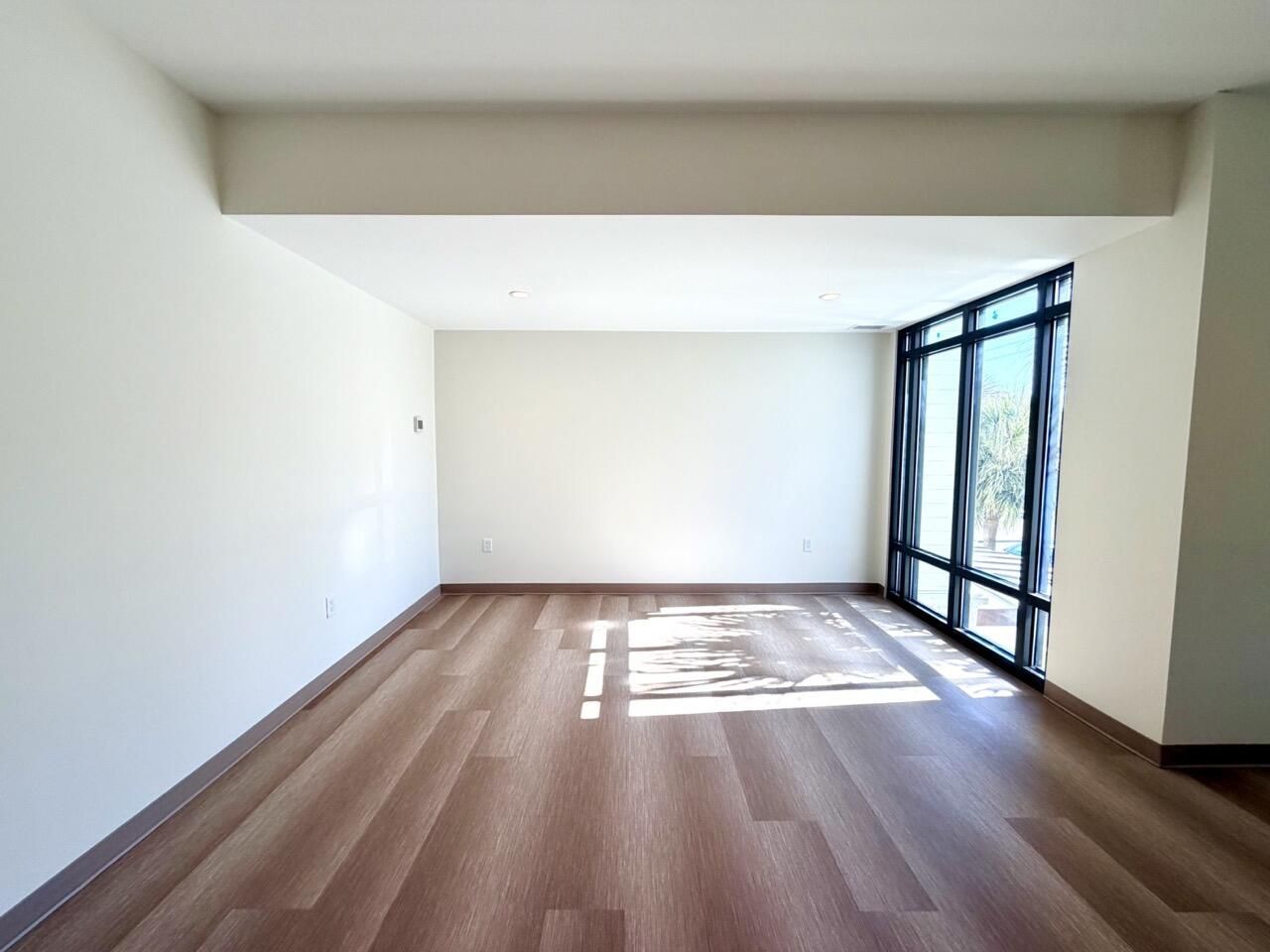 814 Johnnie Dodds Boulevard Photo 18