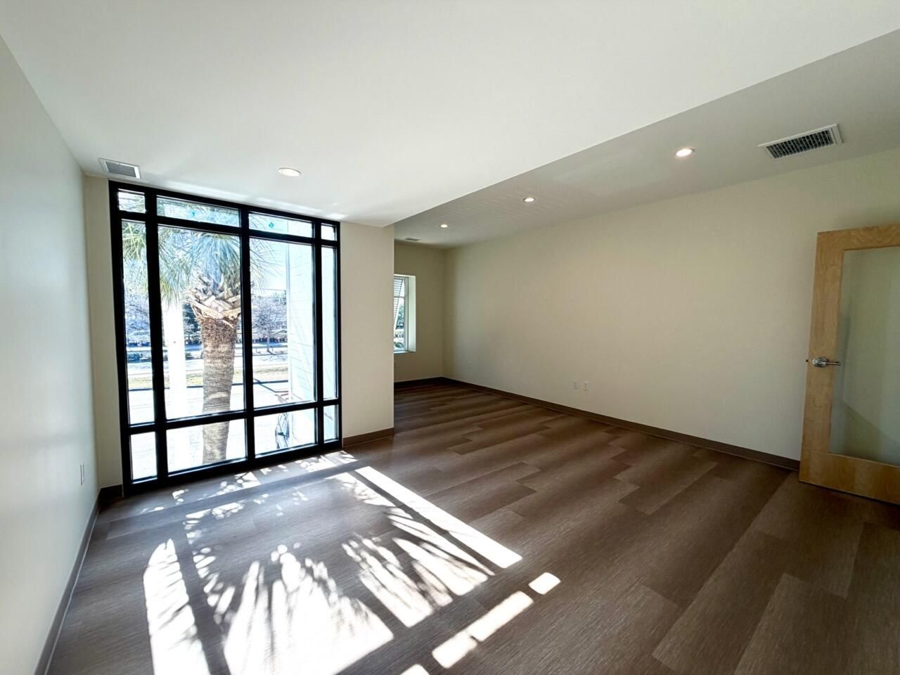 814 Johnnie Dodds Boulevard Photo 20