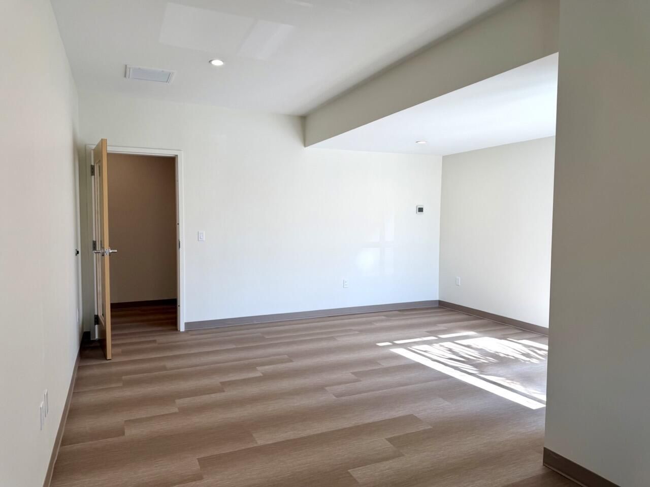 814 Johnnie Dodds Boulevard Photo 21