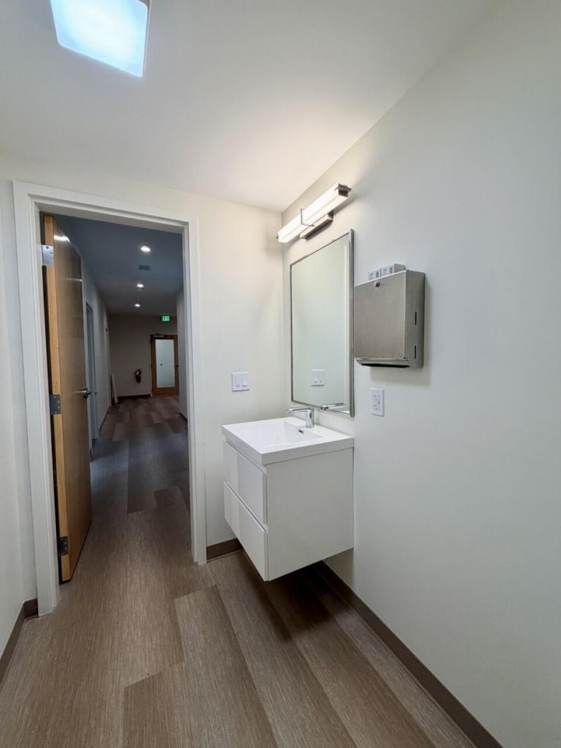 814 Johnnie Dodds Boulevard Photo 23