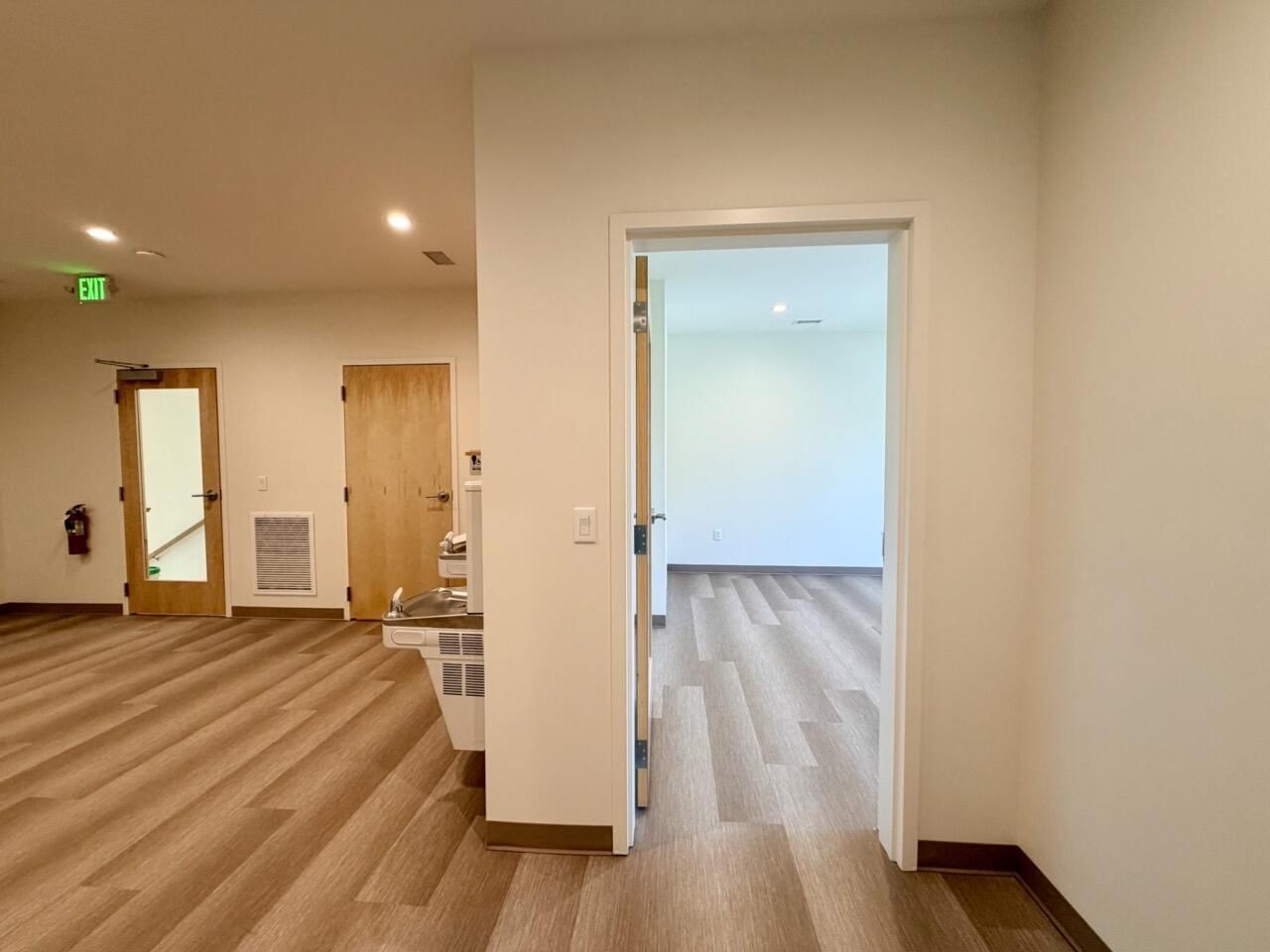 814 Johnnie Dodds Boulevard Photo 24