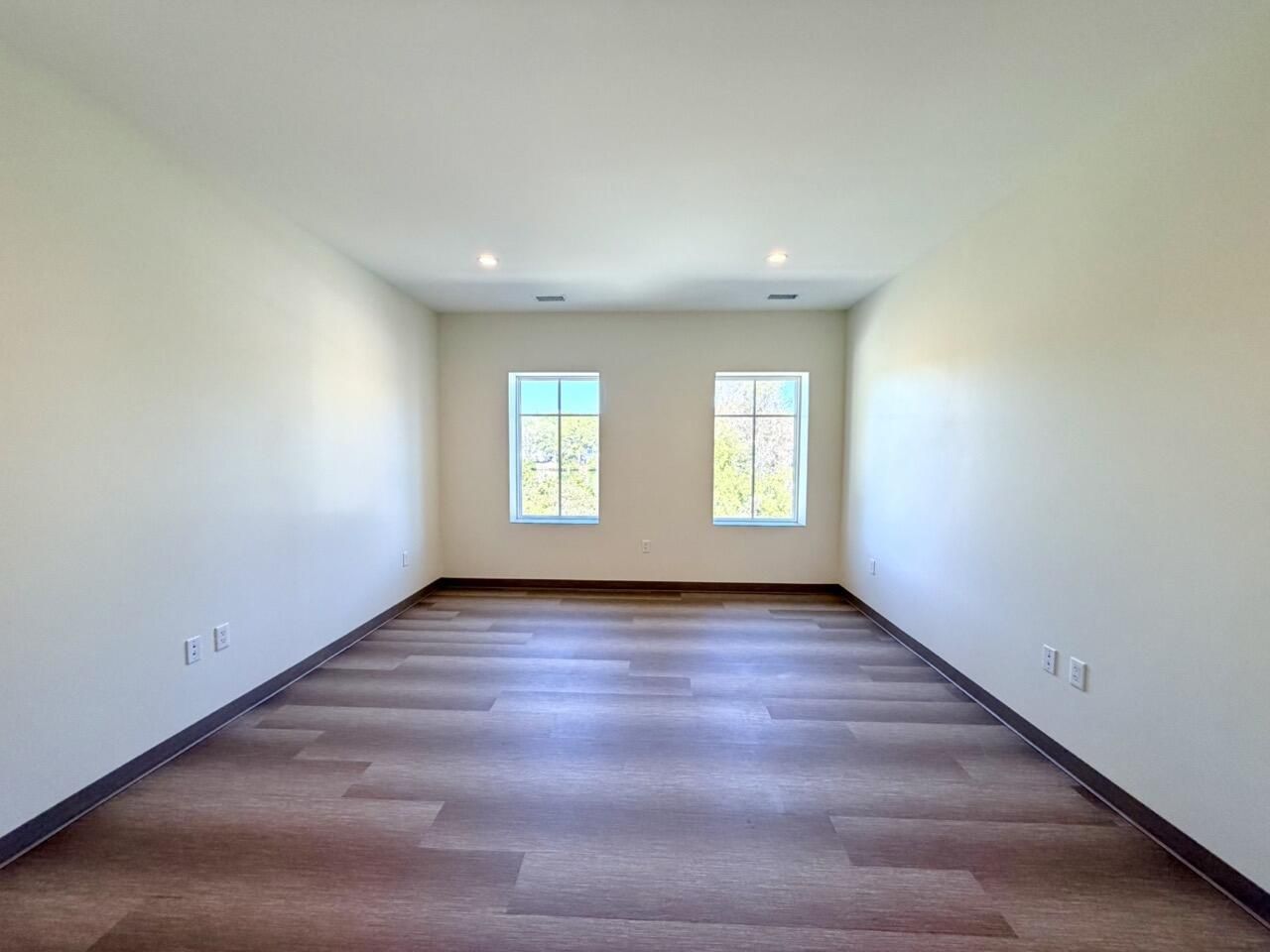 814 Johnnie Dodds Boulevard Photo 25