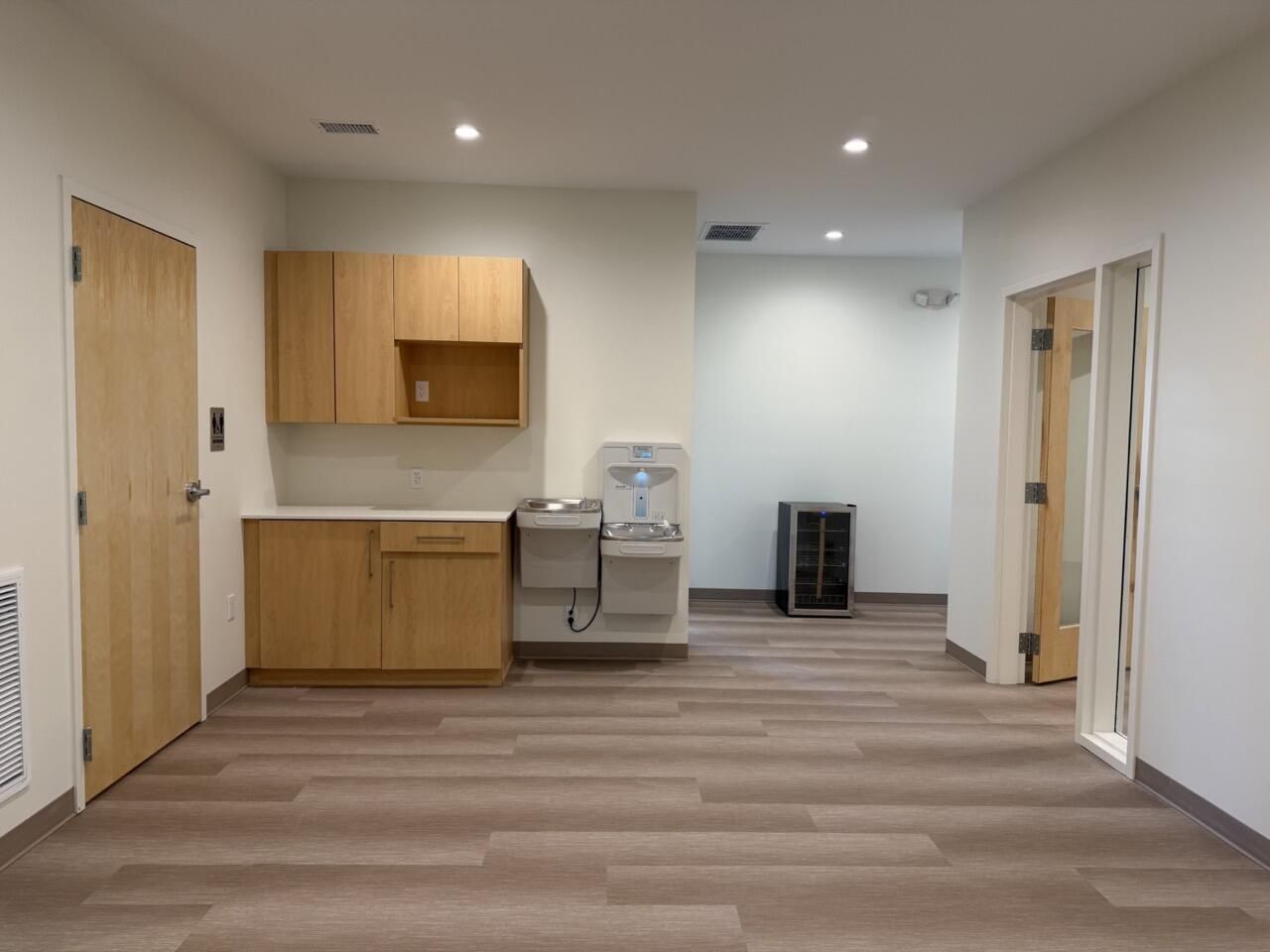 814 Johnnie Dodds Boulevard Photo 5