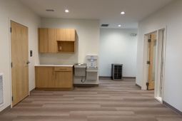 814 Johnnie Dodds Boulevard photo 4