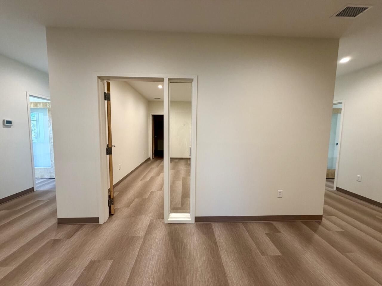 814 Johnnie Dodds Boulevard Photo 7