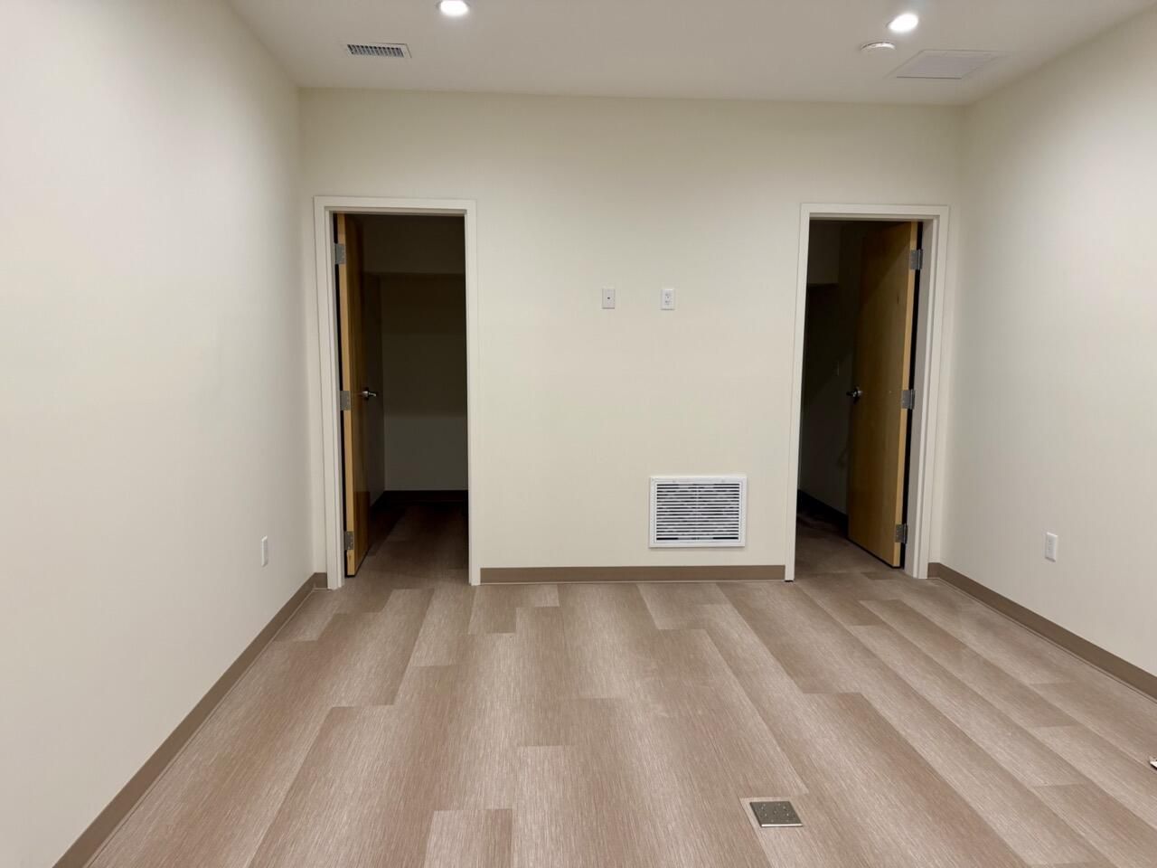 814 Johnnie Dodds Boulevard Photo 8