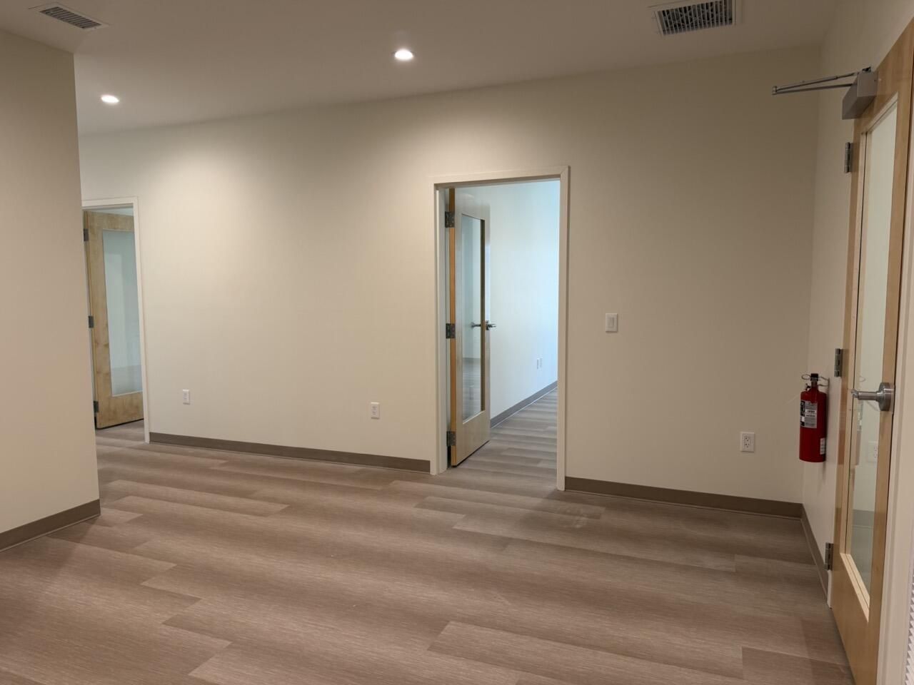 814 Johnnie Dodds Boulevard Photo 9