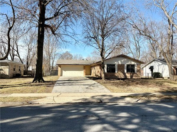 3473 Northwood Avenue, Fayetteville, AR 72704