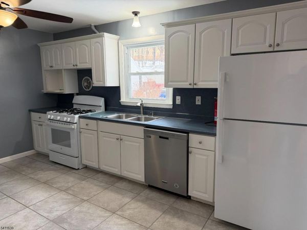 3 Sunset Dr, Woodland Park, NJ 07424