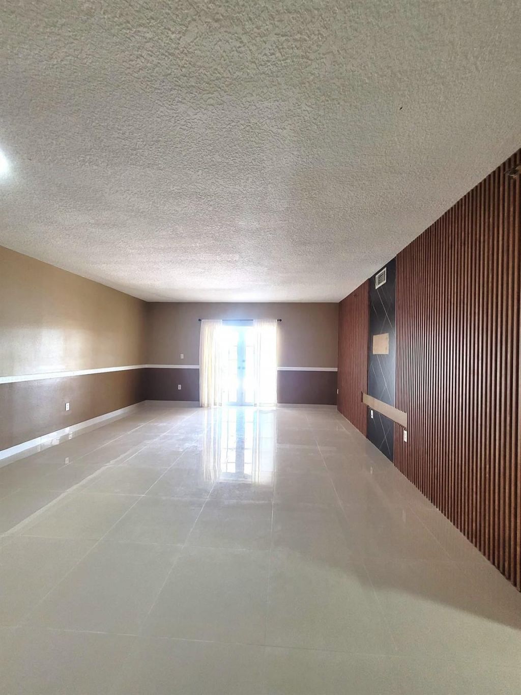 8330 NW 103rd Street, Unit 101b, Hialeah, FL 33016 Photo