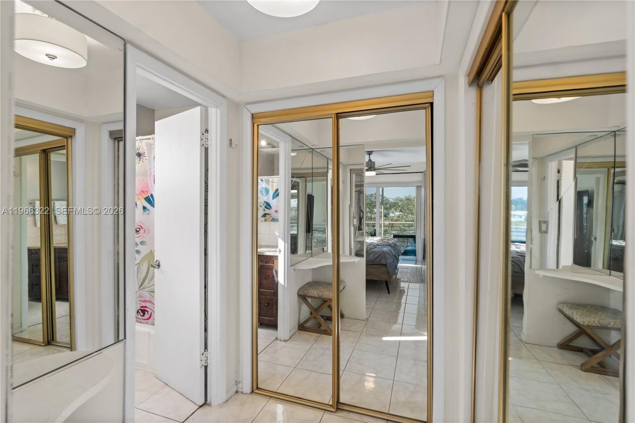 2223 Park Ln , Unit 210, Hollywood, FL 33021 Photo