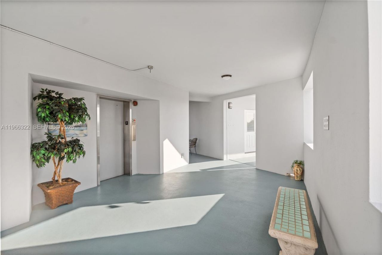 2223 Park Ln , Unit 210, Hollywood, FL 33021 Photo