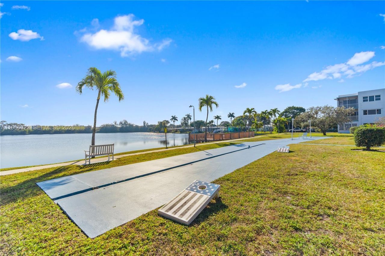 2223 Park Ln , Unit 210, Hollywood, FL 33021 Photo