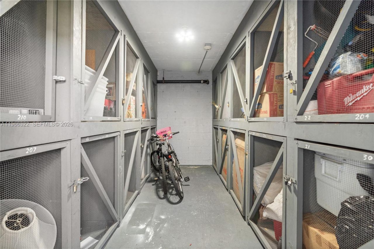 2223 Park Ln , Unit 210, Hollywood, FL 33021 Photo