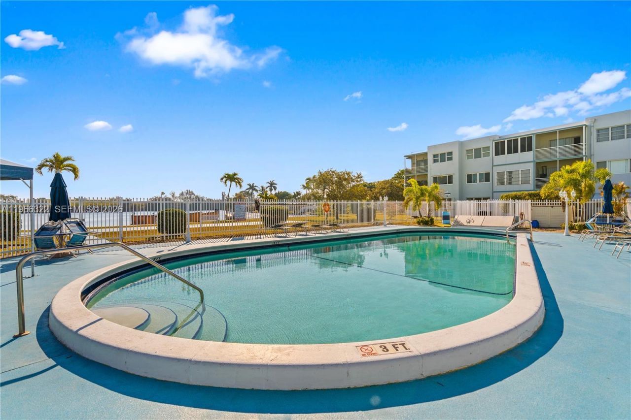 2223 Park Ln , Unit 210, Hollywood, FL 33021 Photo