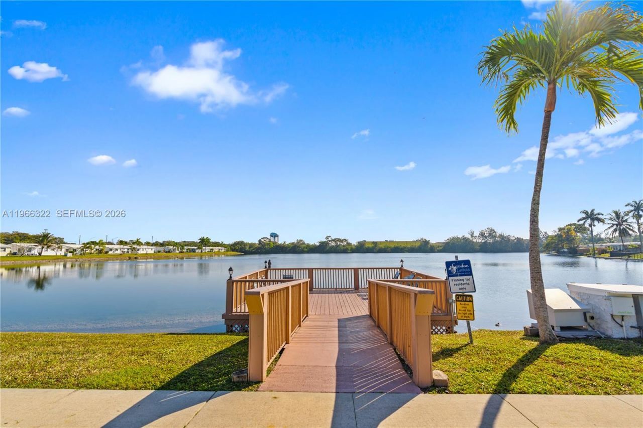 2223 Park Ln , Unit 210, Hollywood, FL 33021 Photo