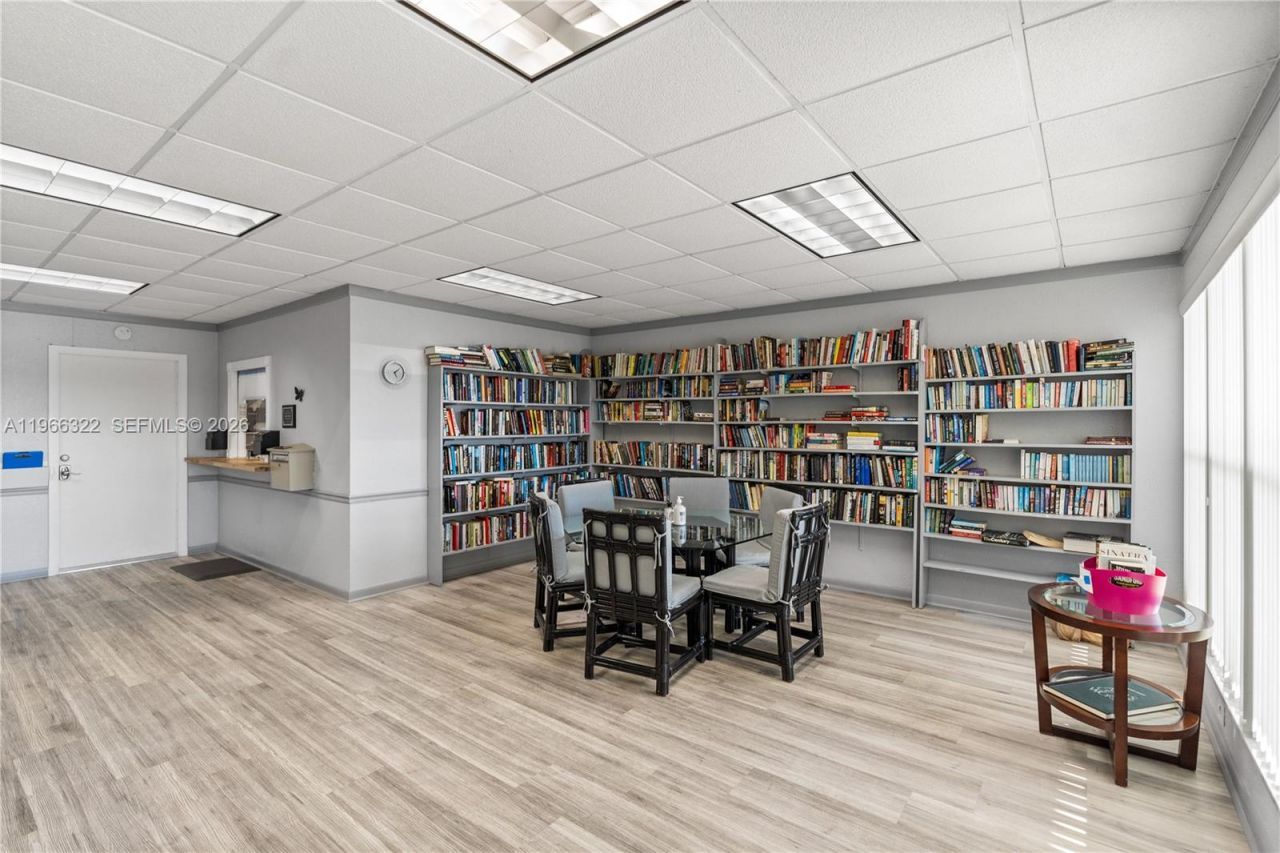 2223 Park Ln, Unit 210, Hollywood, FL 33021 Photo