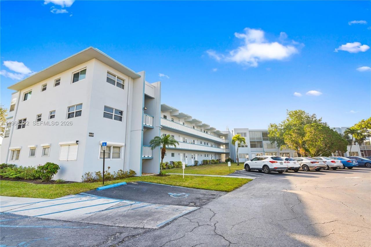 2223 Park Ln , Unit 210, Hollywood, FL 33021 Photo
