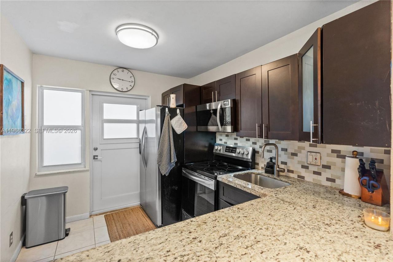 2223 Park Ln, Unit 210, Hollywood, FL 33021 Photo