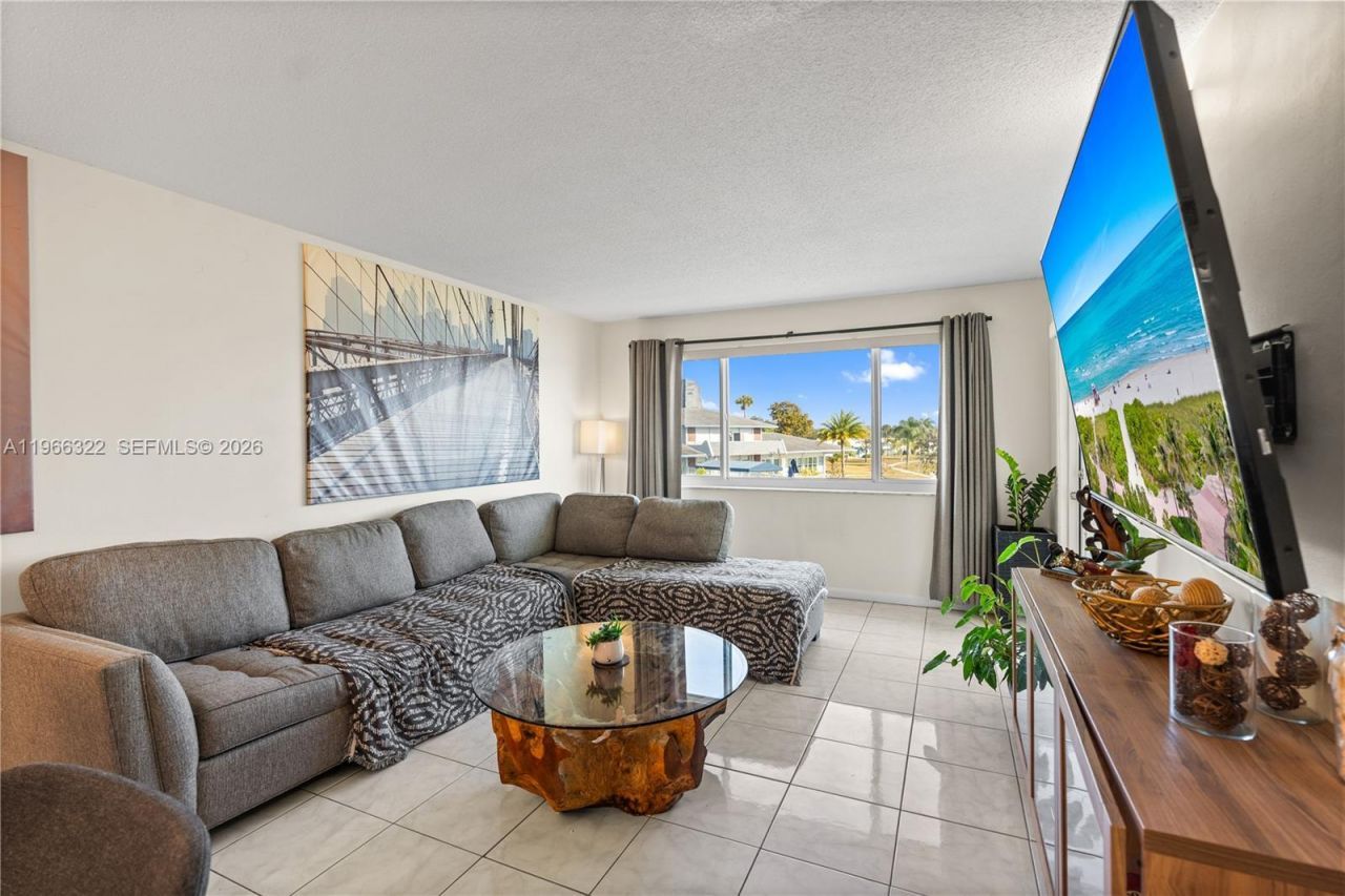 2223 Park Ln , Unit 210, Hollywood, FL 33021 Photo